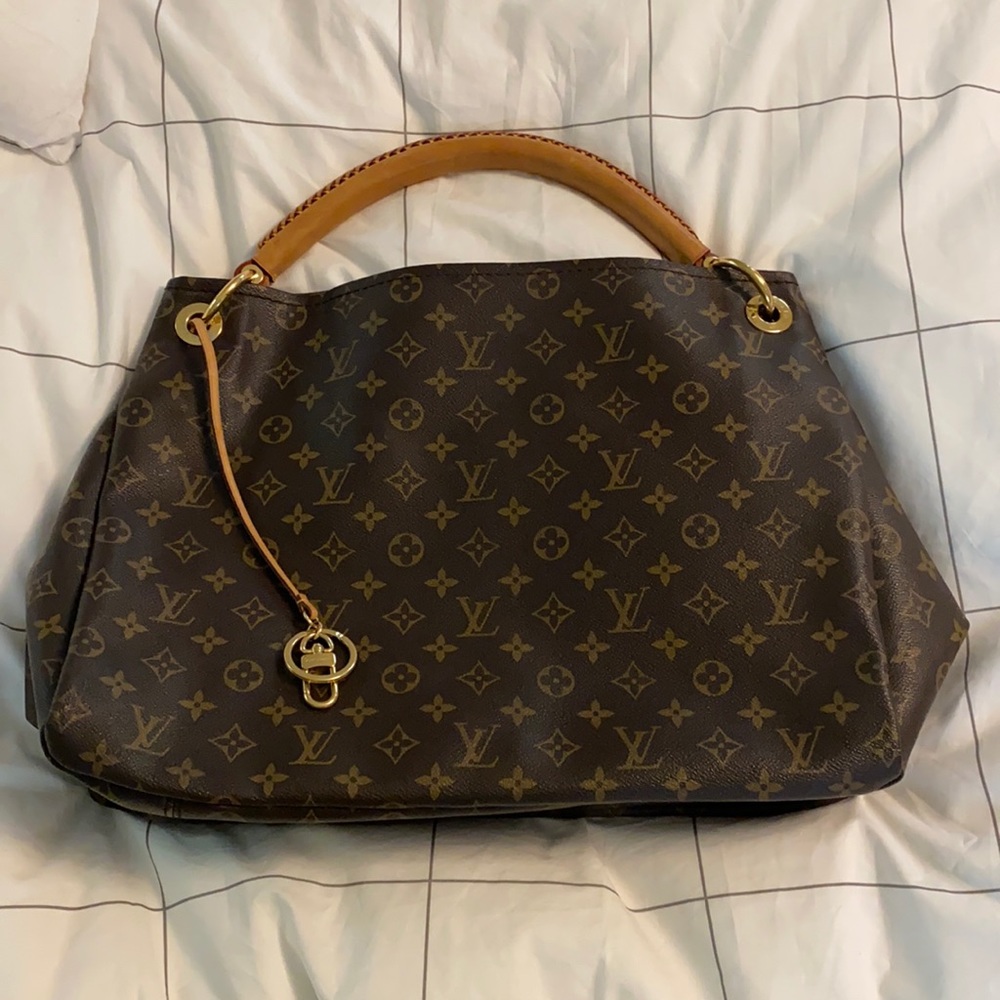 Louis Vuitton
Artsy Handbag Monogram Canvas MM
